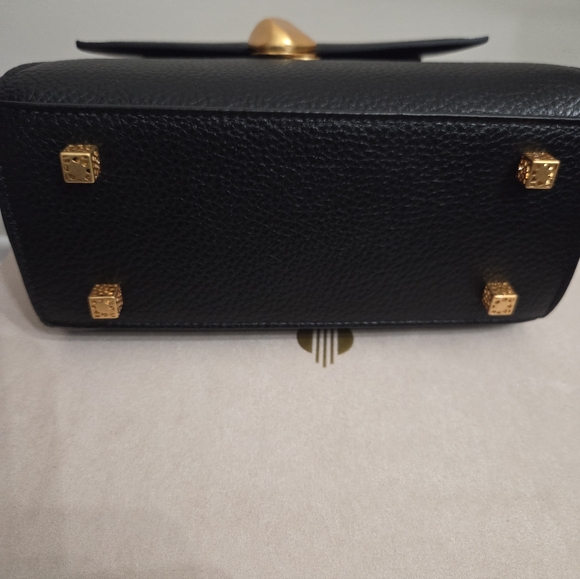 Khoi Xila Black and Gold Handbag, Purchased In NY POPOP, BOX INCLUDED - Picture 4 of 6